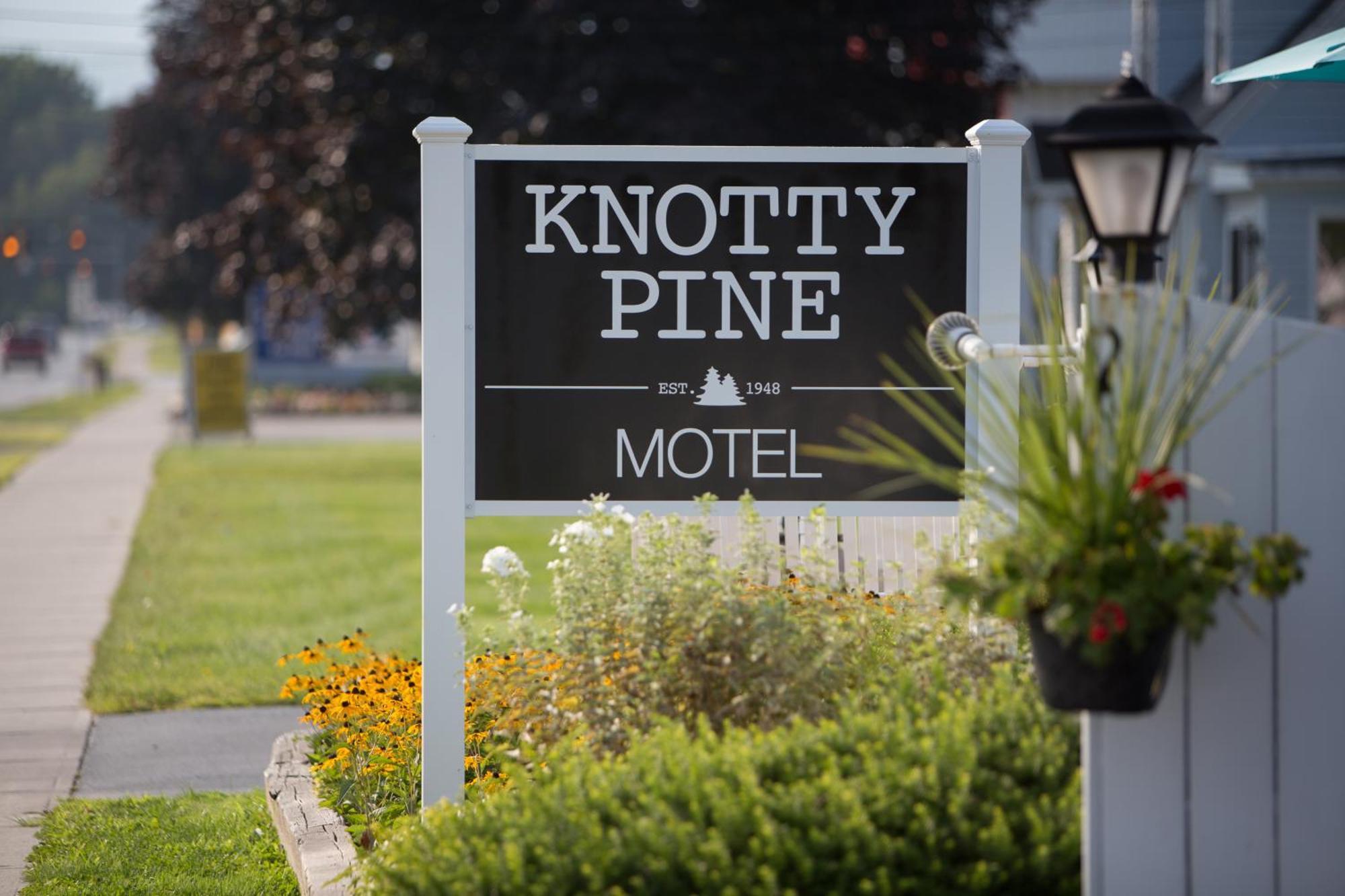 Knotty Pine Motel Bennington Eksteriør billede