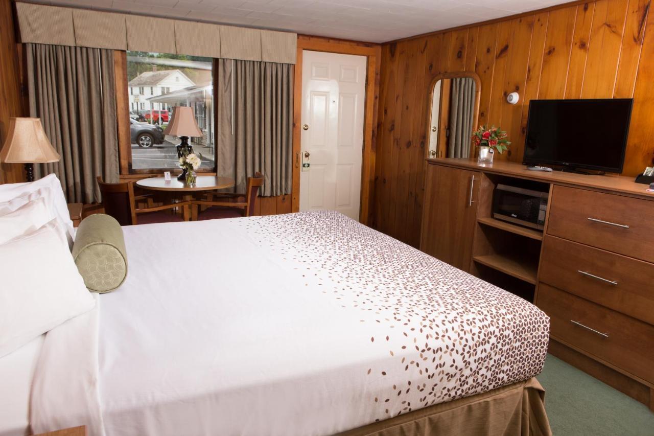 Knotty Pine Motel Bennington Eksteriør billede